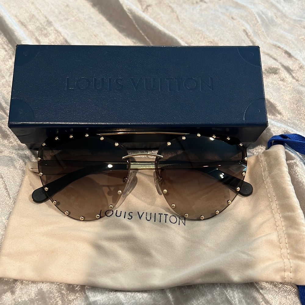 Louis Vuitton “the party” sunglasses